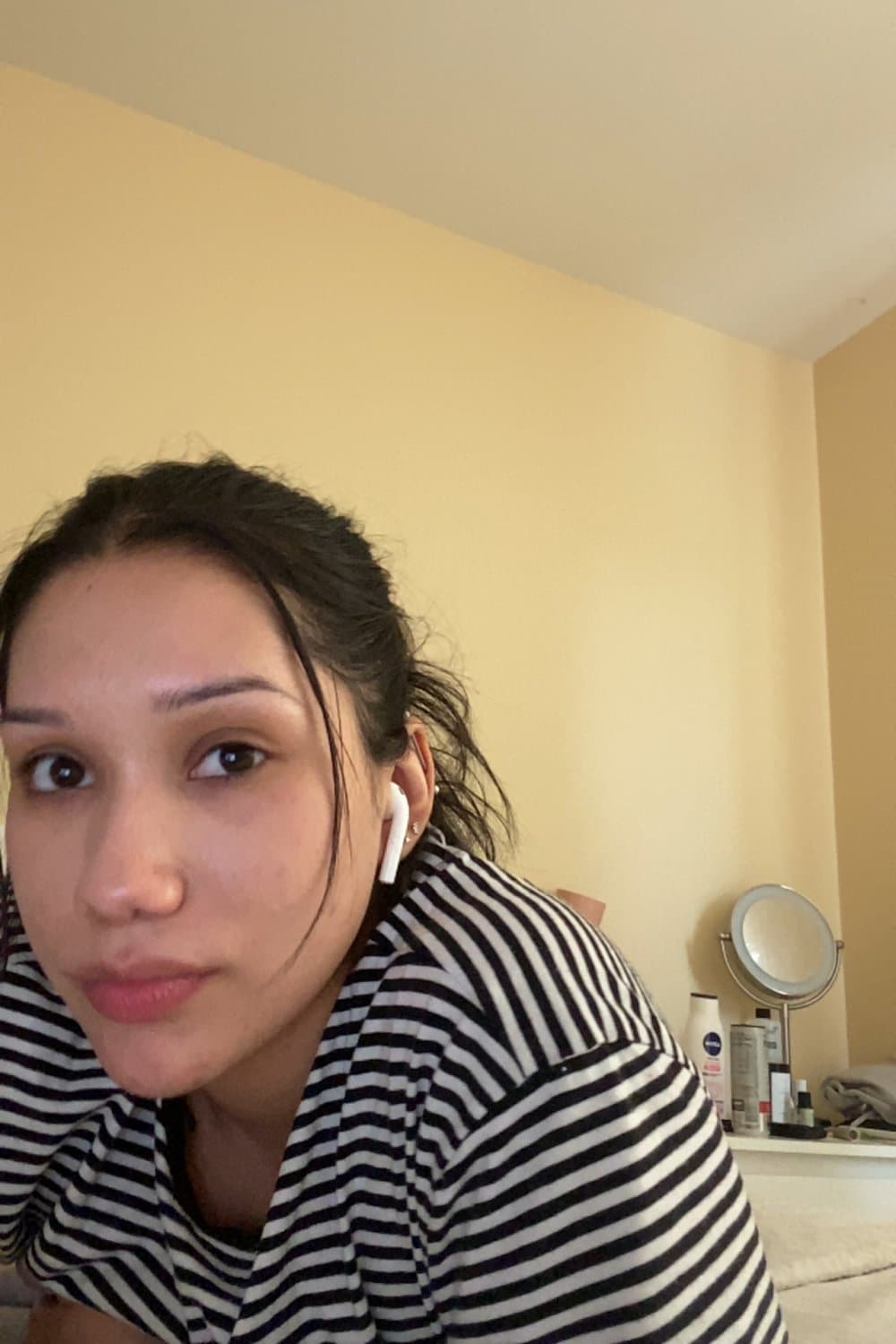 Click to view full size LAZY EYE SHIT BODY LATINA MOM WITH LOOSE ASSHOLE
