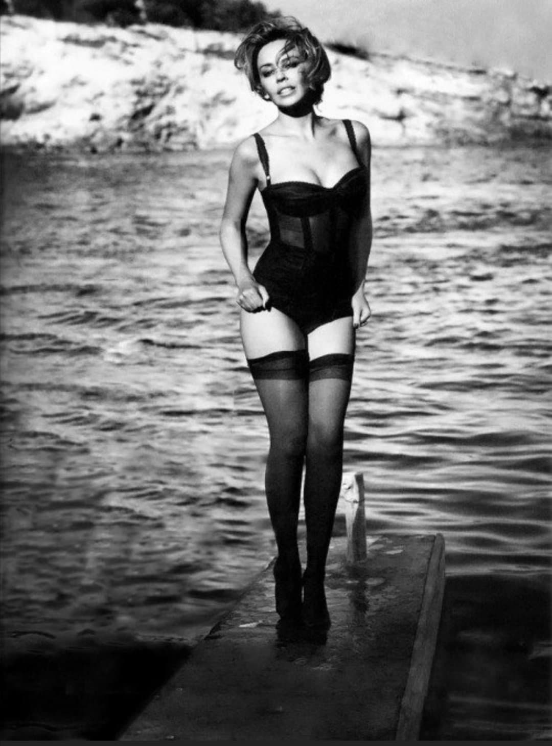 Kylie minogue, 1.)classic pics to jerk too ?? cum for kylie.