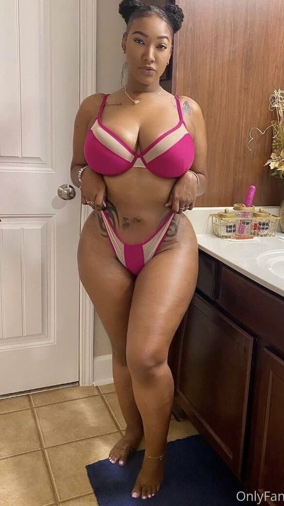 The Black Beauty morena gostosa cheia de tesão se mostrando na live do cabaré