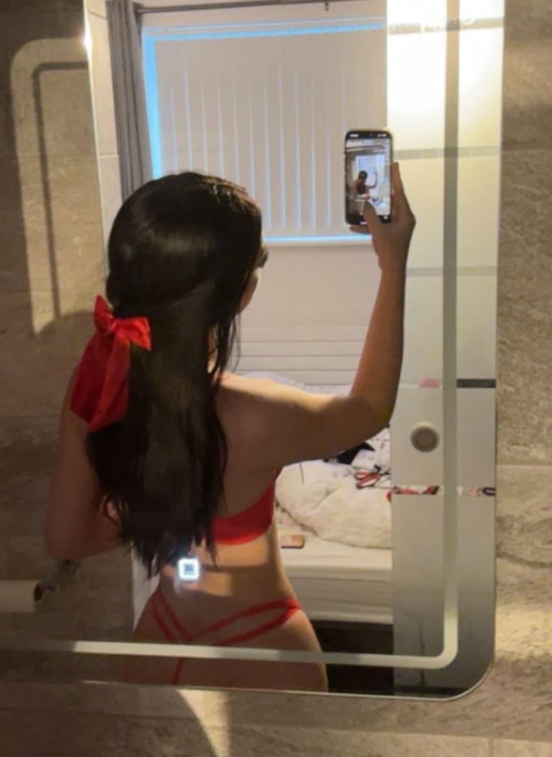 Me or Camilla Araujo?