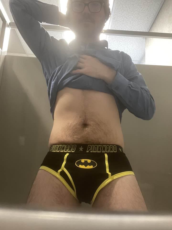 Faggot Scott @kinkkyboi93 on Twitter and Kik
