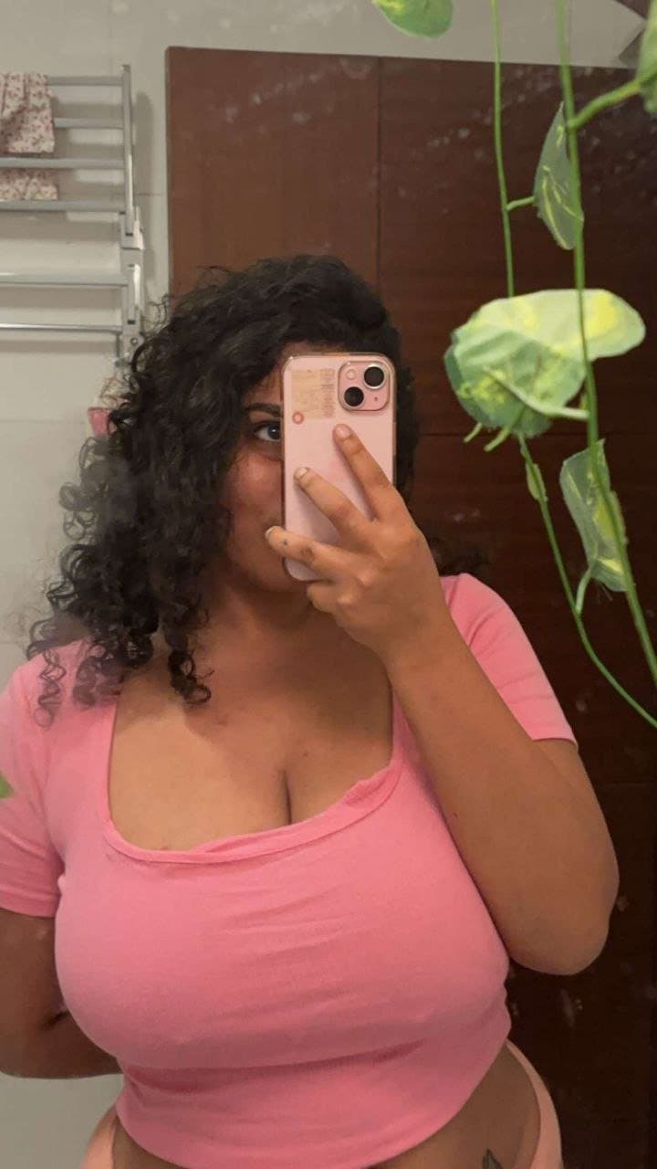 Beautiful Indian Sexy Babe Showing Her Sexy Asshole