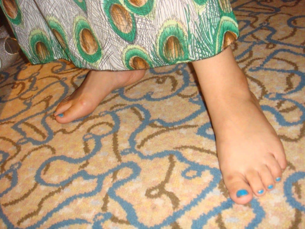 Fingernails are original color, toenails are blue, pussy is hairy