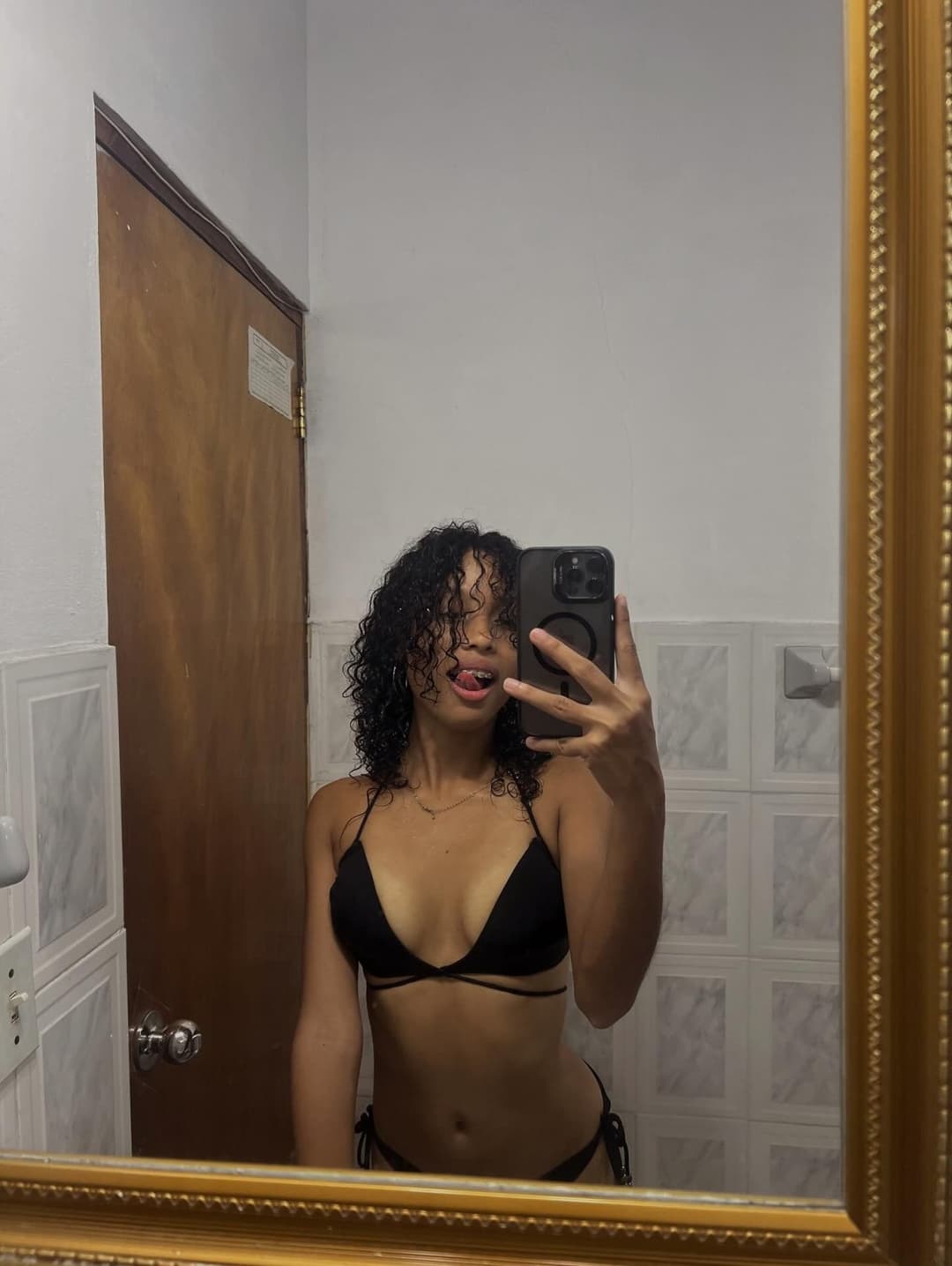 2 PUTAS MORENAS EN BIKINI (DIA 5) 1 DIA 1 PUTA HASTA ENCONTRAR A YADIRA