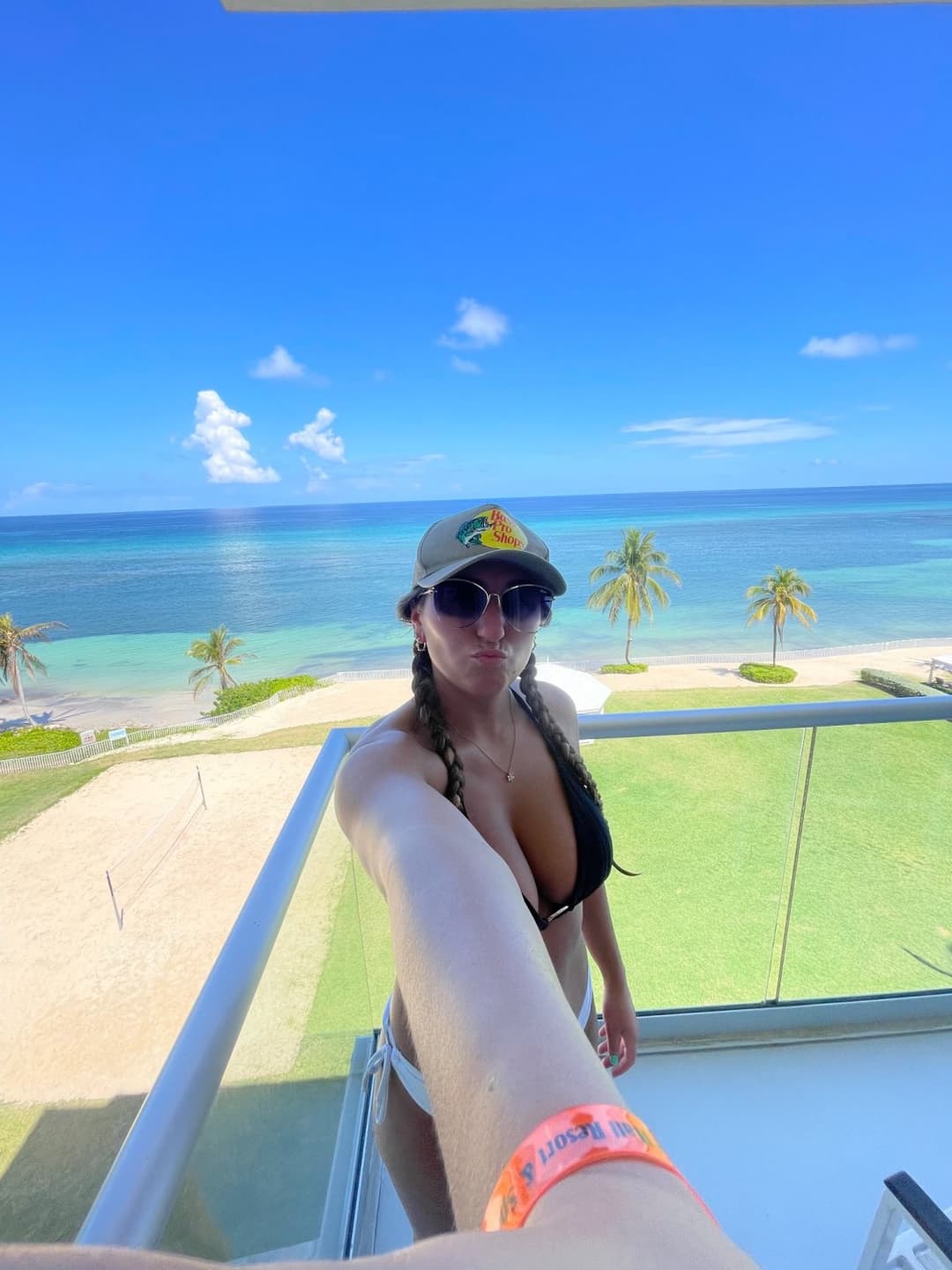 I want to feel my cousins big boobs after watching them bounce on the bumpy car ride