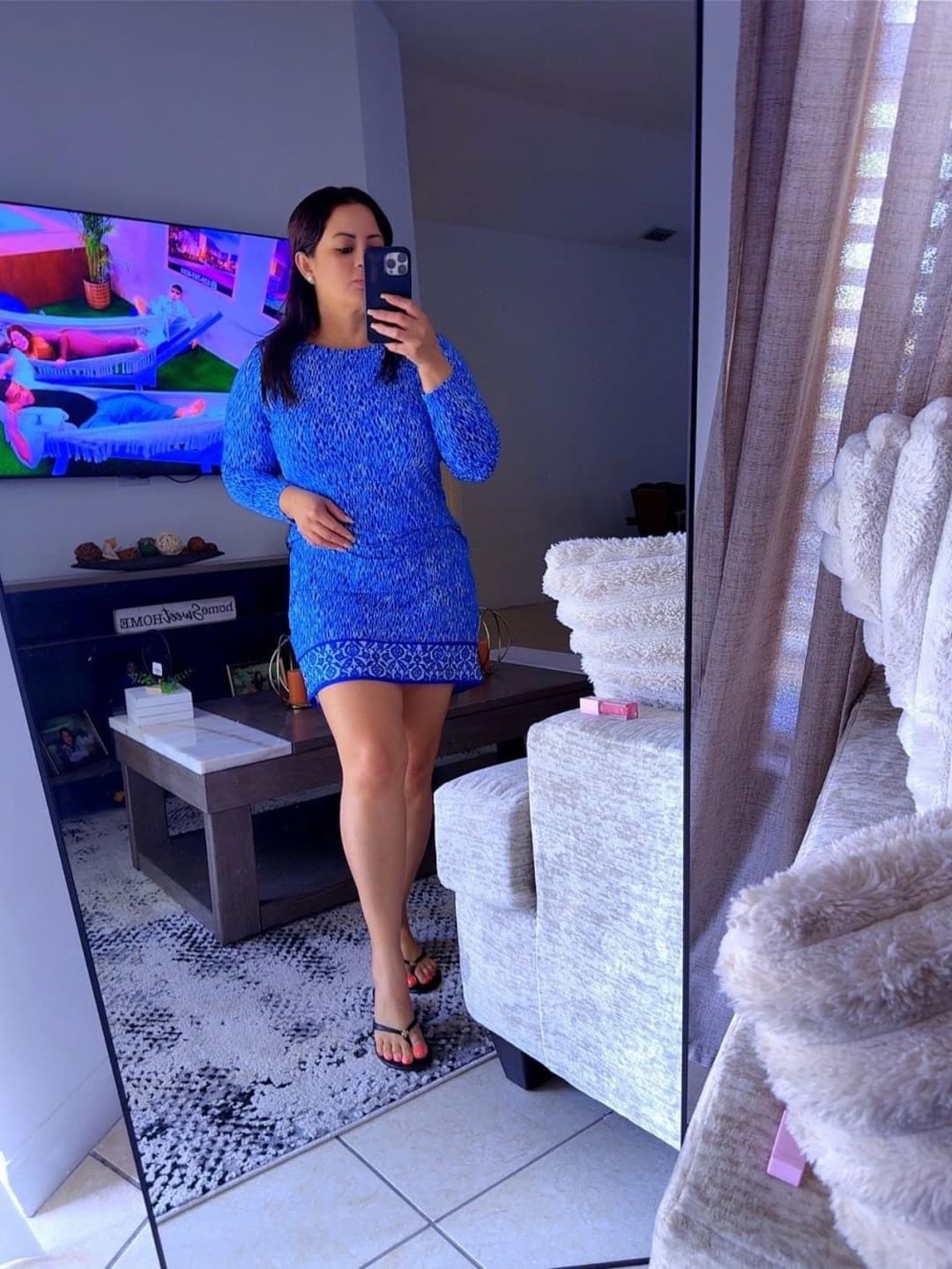 Sexy Latina milf with cute feet toes and big tits