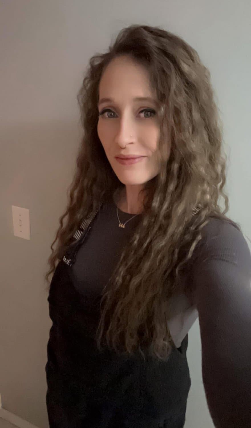 My friends hot mom I stroke to way too much… who wants to chat stroke and cum to the bitch?!