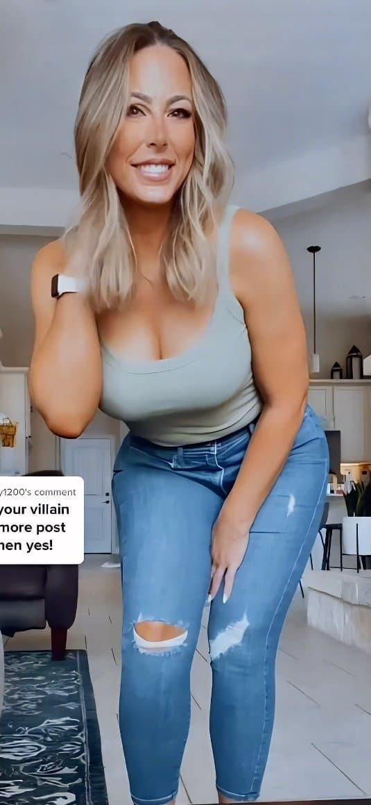 Click to view full size Texas TikTok milf Robyn fields