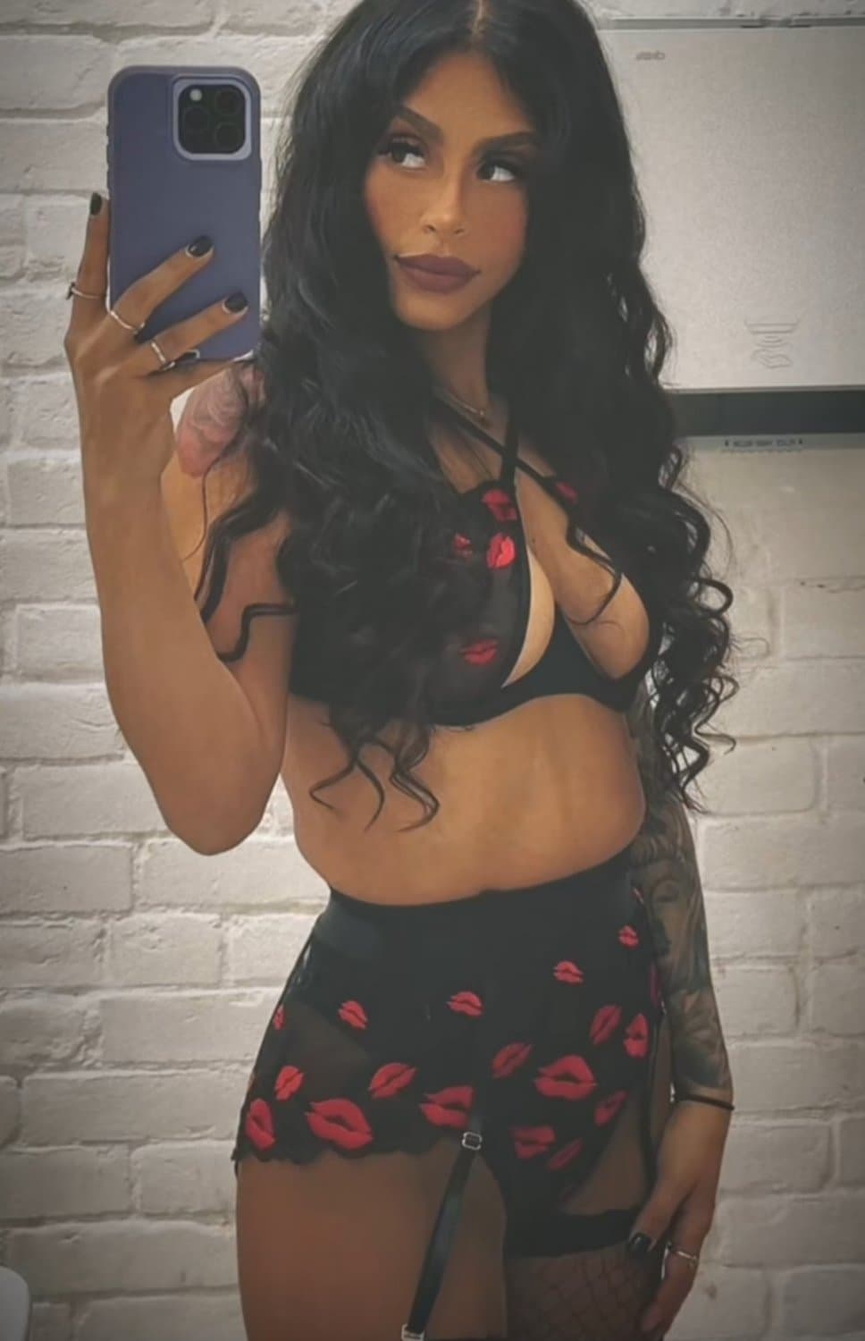 Sexy Latina MILF, Pregnant, Feet, Fit, Comments Welcomed.