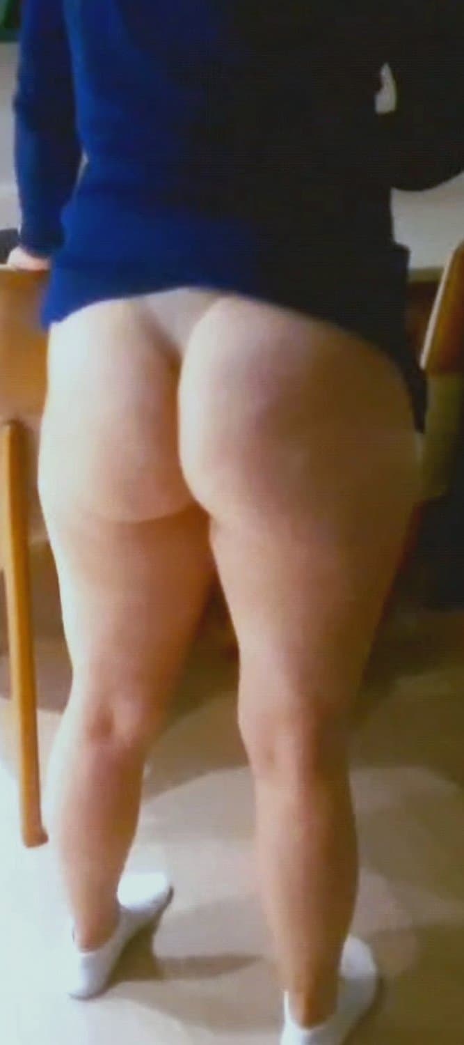 O corno insiste em mostrar como a ESPOSA usa calcinhas no DIA a DIA