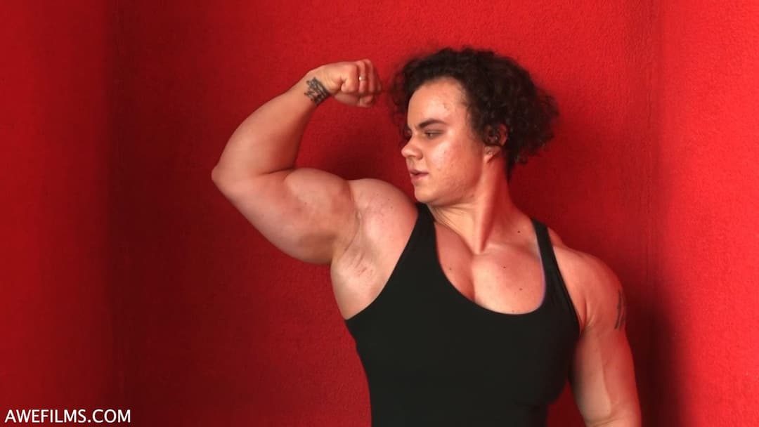 Mrs Korableva, muscle armpits and the strong scent of bodybuilding