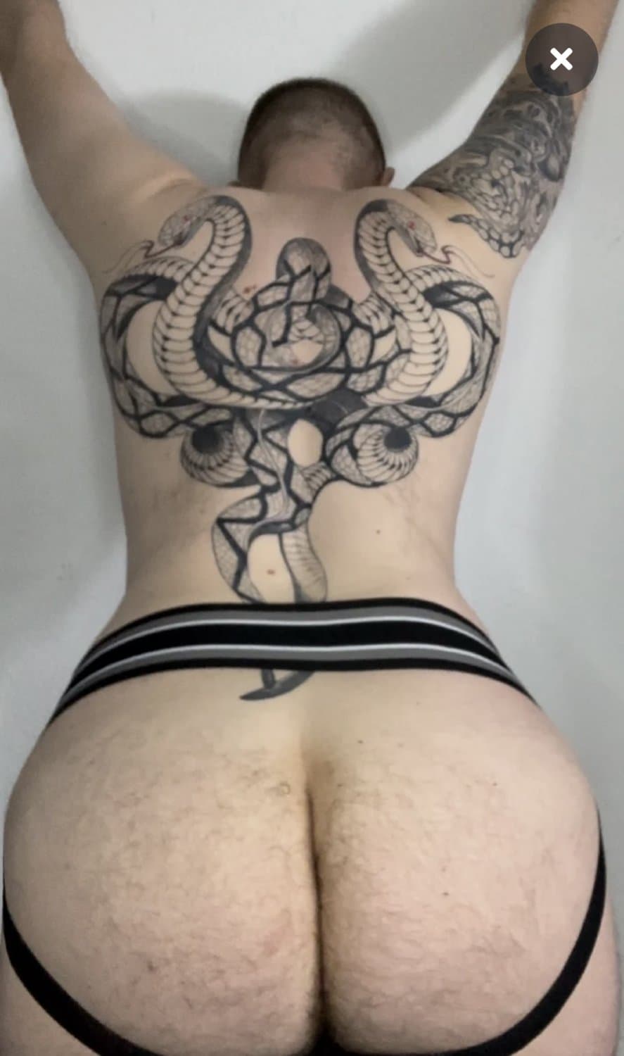 Fat furry bubble butt bottom from sniffies takes hung straight dick