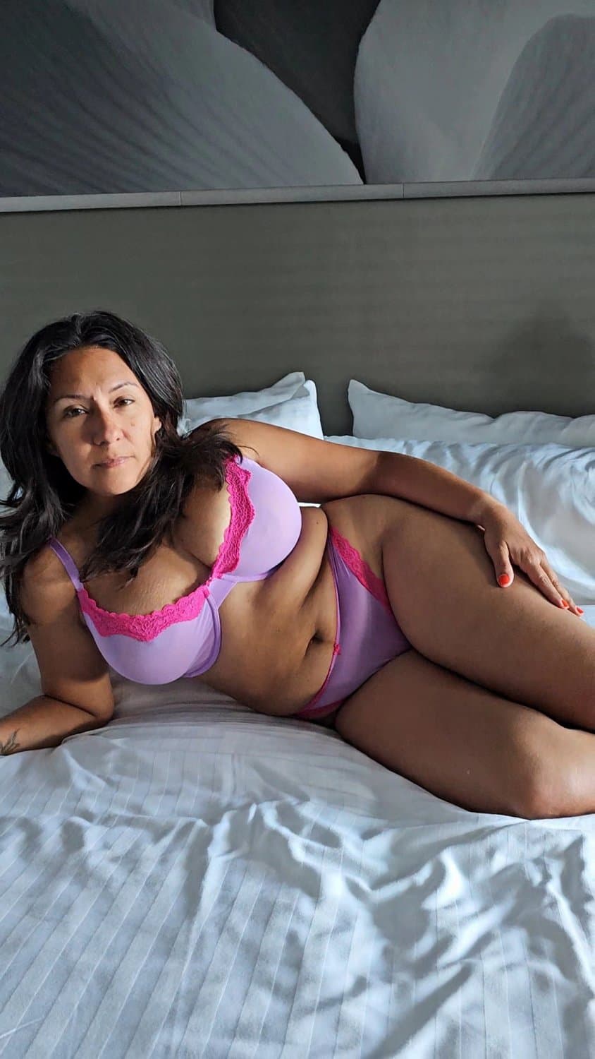 Thick sexy amature Latina wife ?