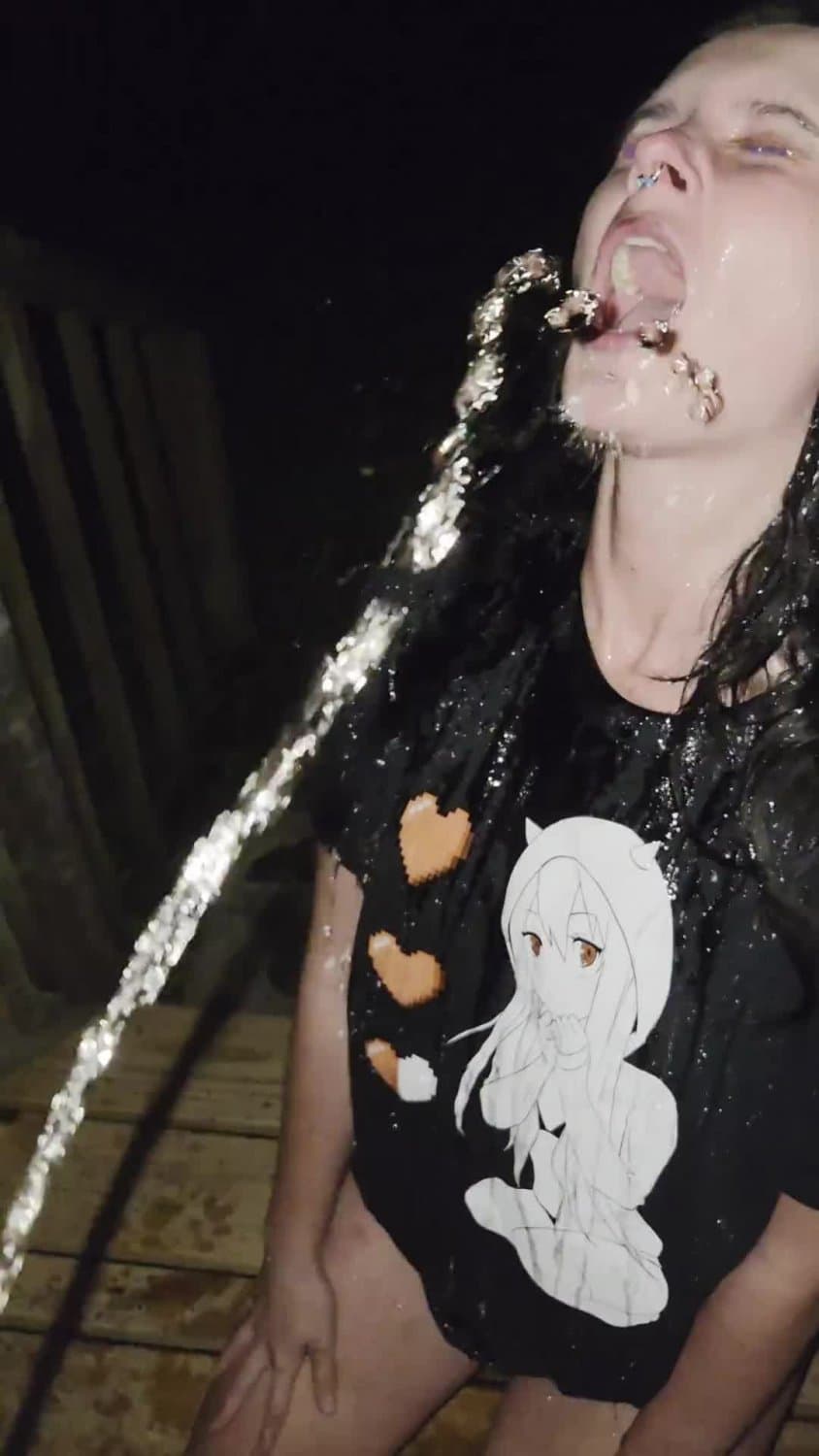 Slut loves to drink piss