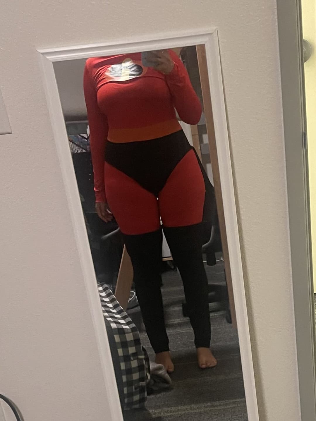 My sexy best friend with a fat ass dressed up as Elastigirl look at that dump truck of an ass ?