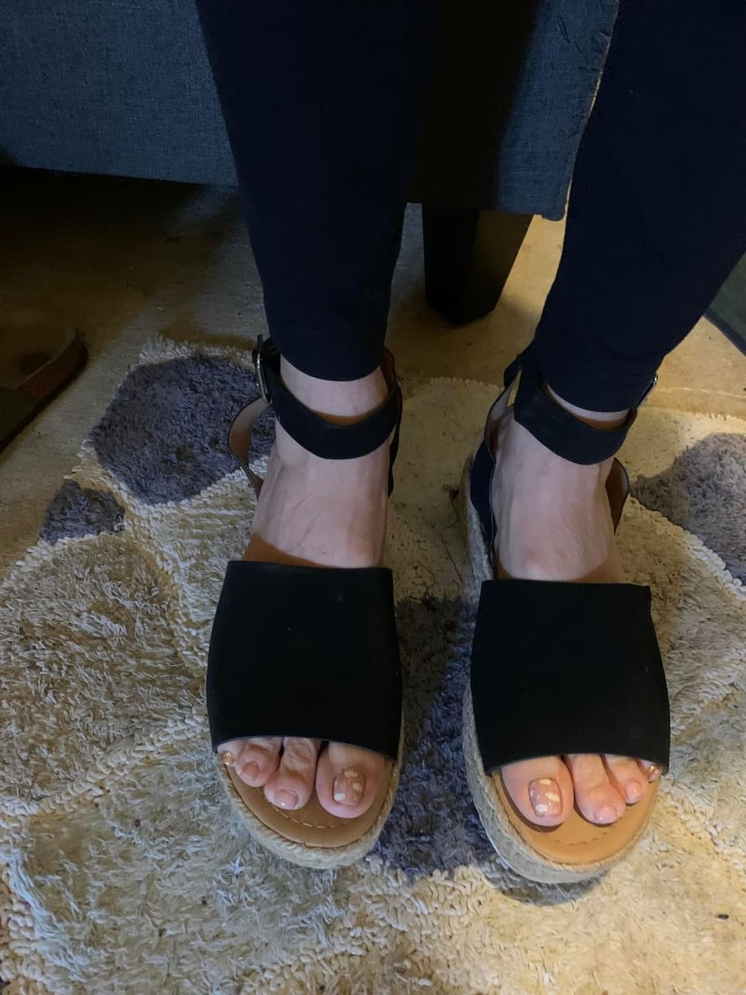 Click to view full size I would still tear this up even tho she a bit old she got big tits and cute toes lowkey