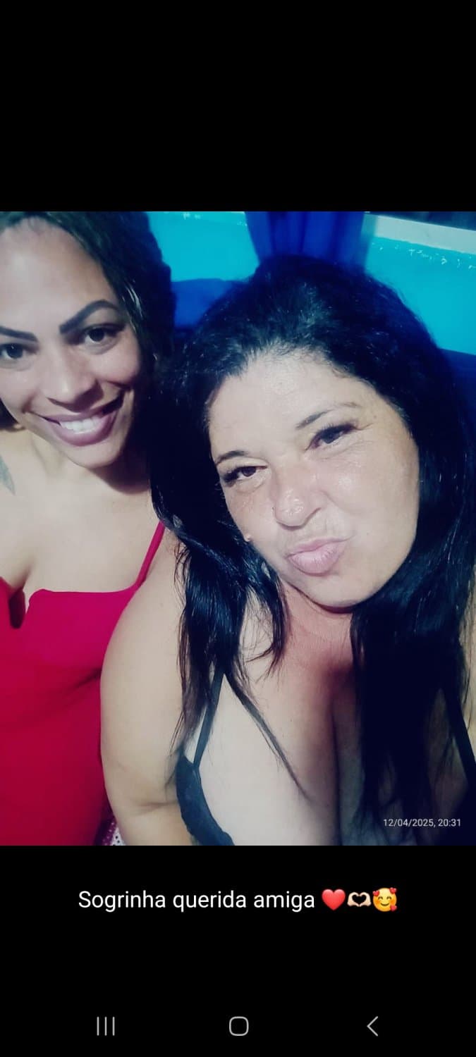 Já trabalharam aqui em casa as duas revezavam na piroca enquanto uma fazia uma coisa a outra me dava