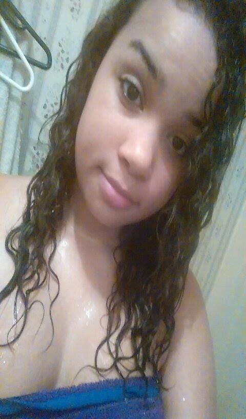 Ebony Girlfriend Fucks her Leaked Webslut Pussy Deep with Dildo and Makes Herself Cream and Squirt