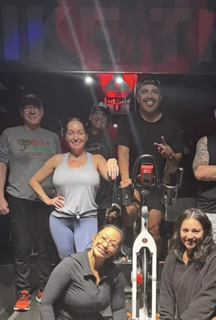 Bimbo Real estate agent is a cheater, SHARE SHARE SHARE