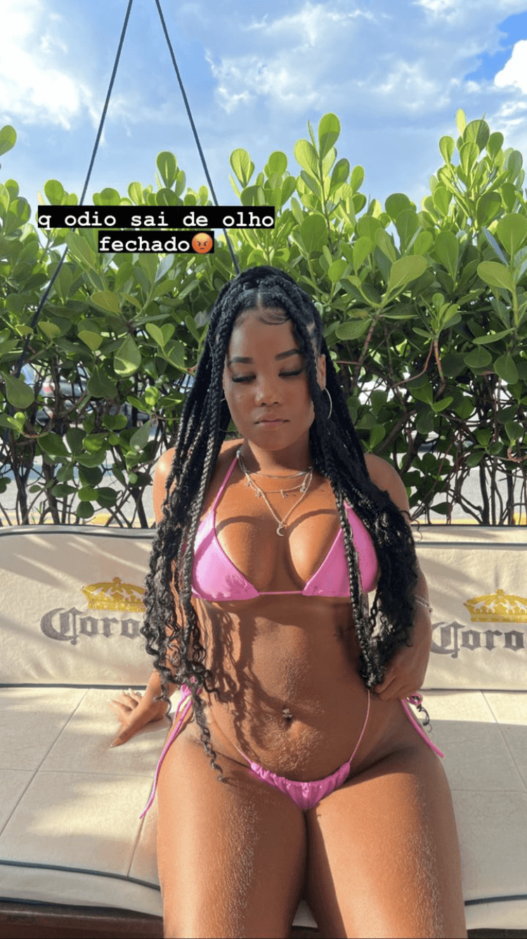 Click to view full size Giovanna Máximo