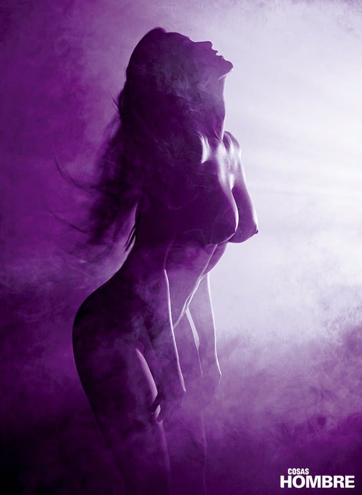 Totally naked MILF Pierina shows off her Latina body