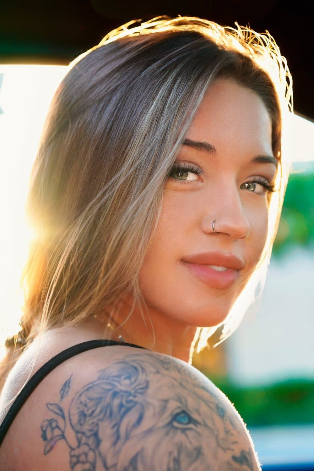 Gorgeous gorgeous girls lift heavy heavy weights