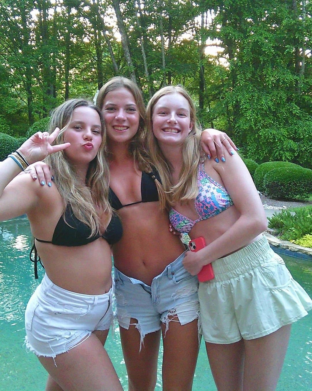 Sexy Teens in Bikinis