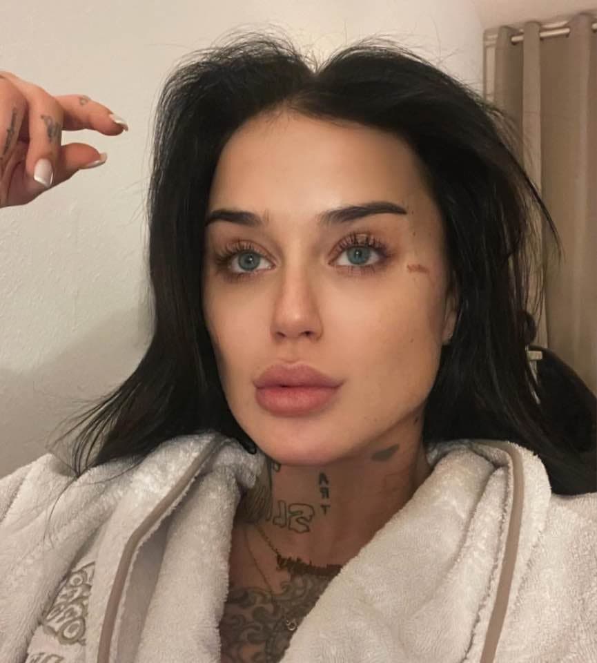 Tattooed Petite German Girl Amy - kik unkn_own117 for the same treatment