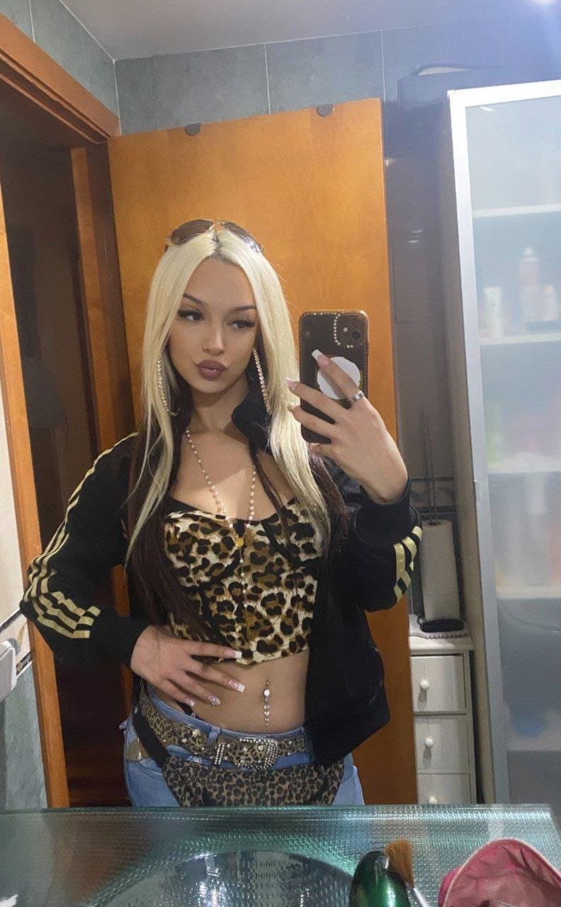 Cornudo me entrega a la putita de Danae su crush