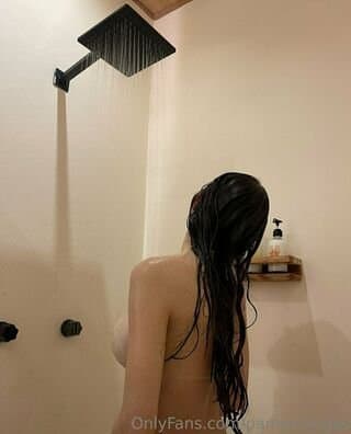 Latin girl with big boobs tease her beuty