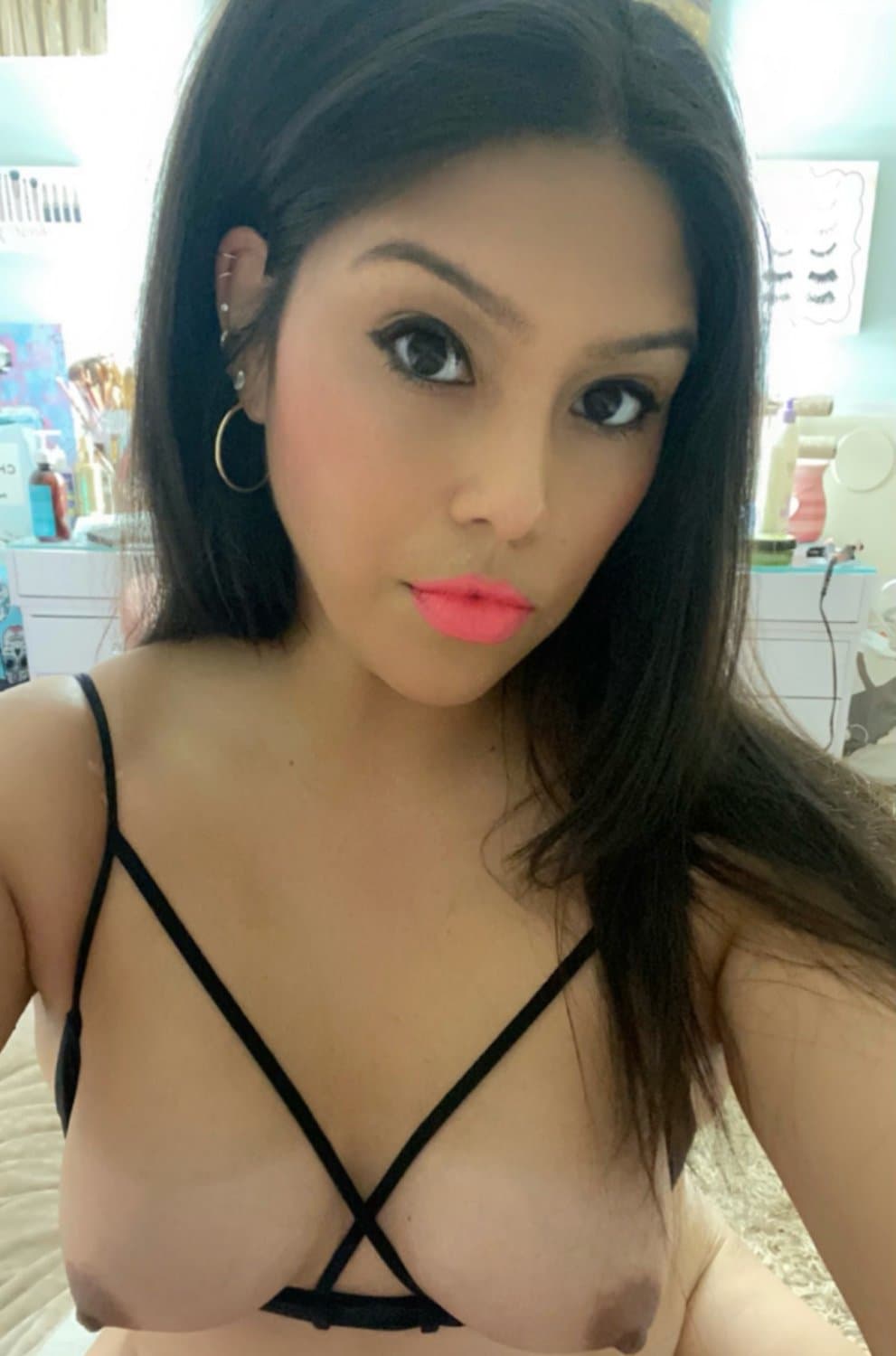 Latina webslut Heidi naked in public . Loves being caught. Kik cway5