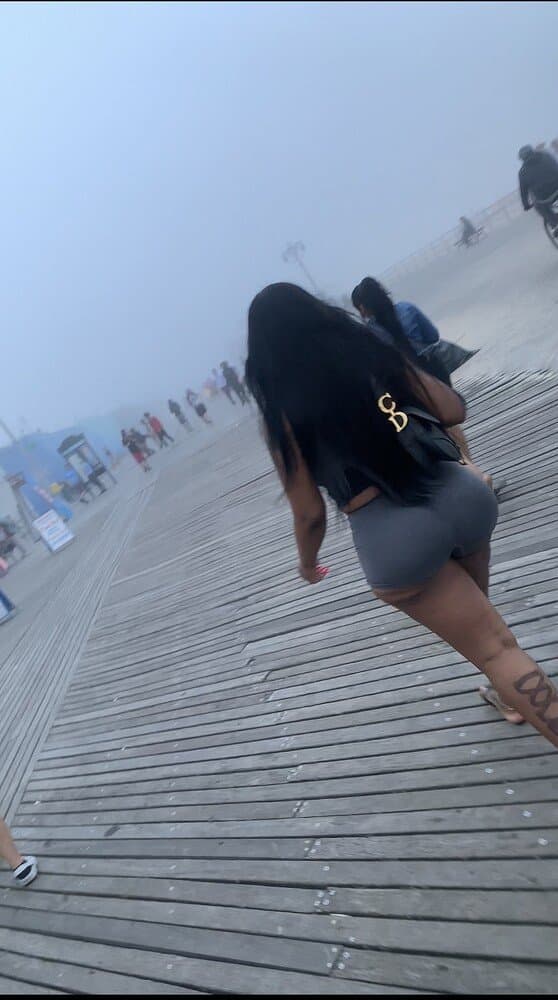 Click to view full size Big Ghetto Booty On The Boardwalk