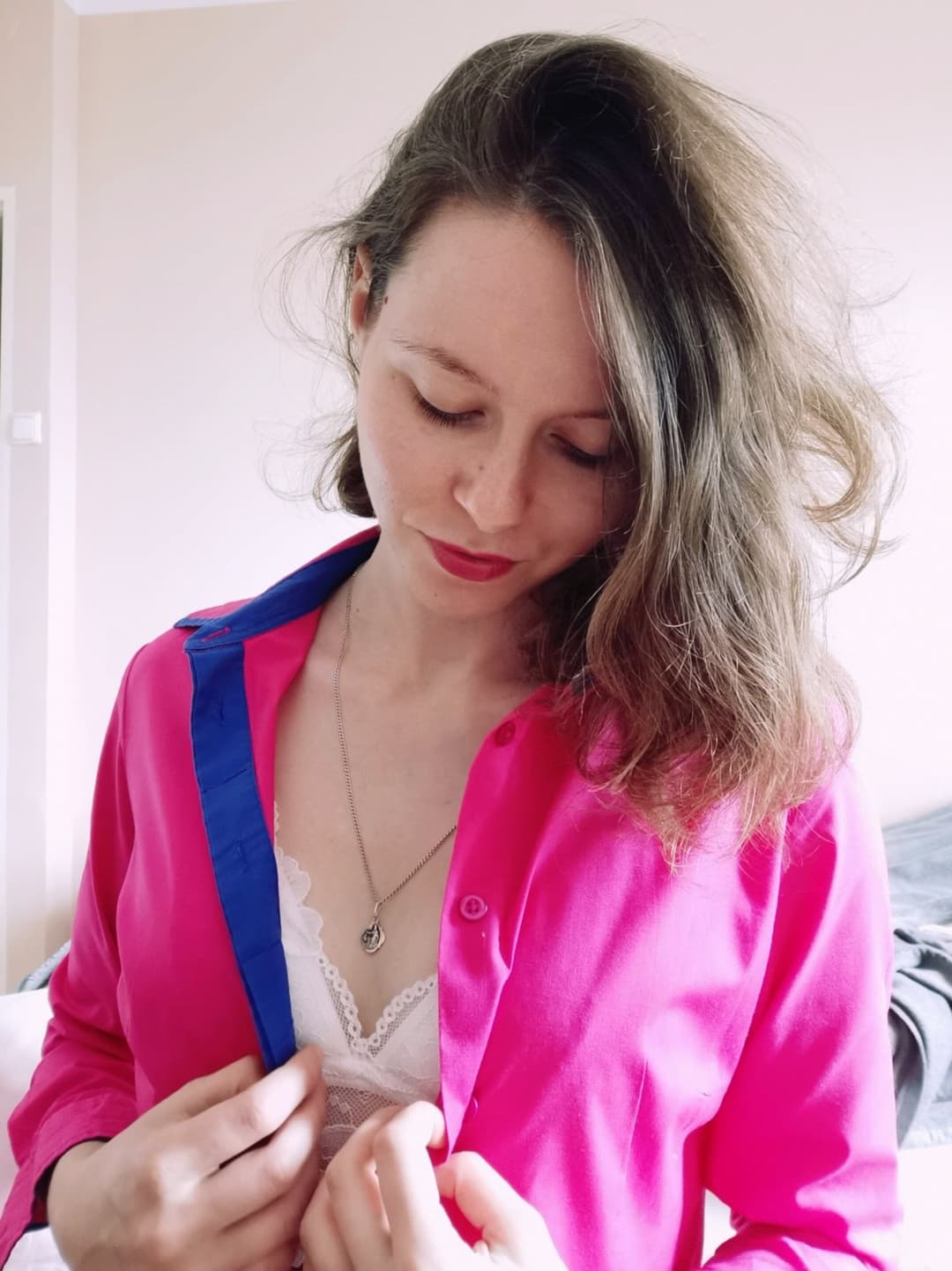 Horny flight attendant knows her charms