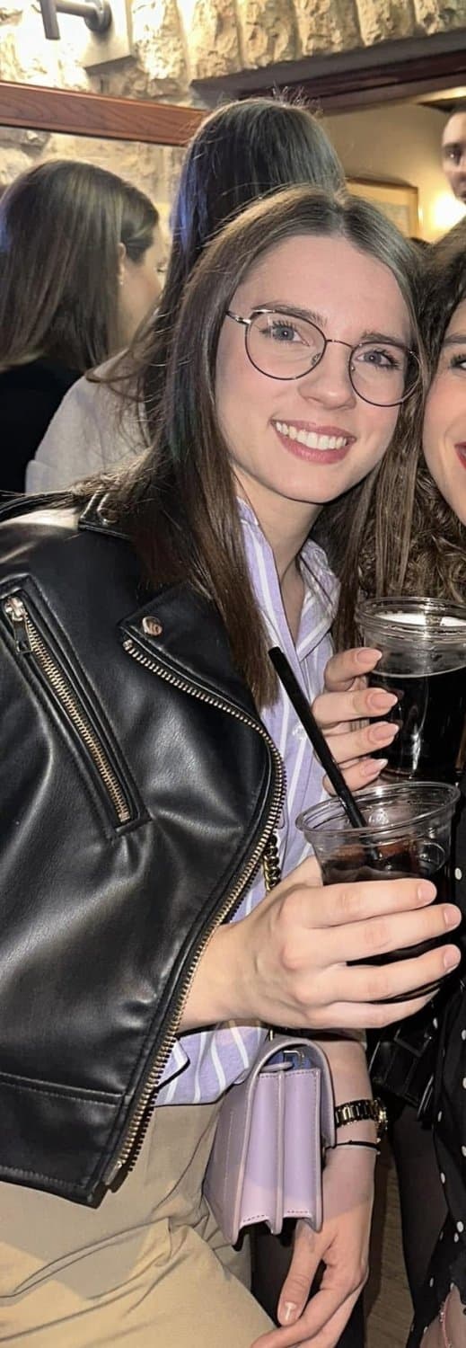 teen brunnete with glasses nice tits