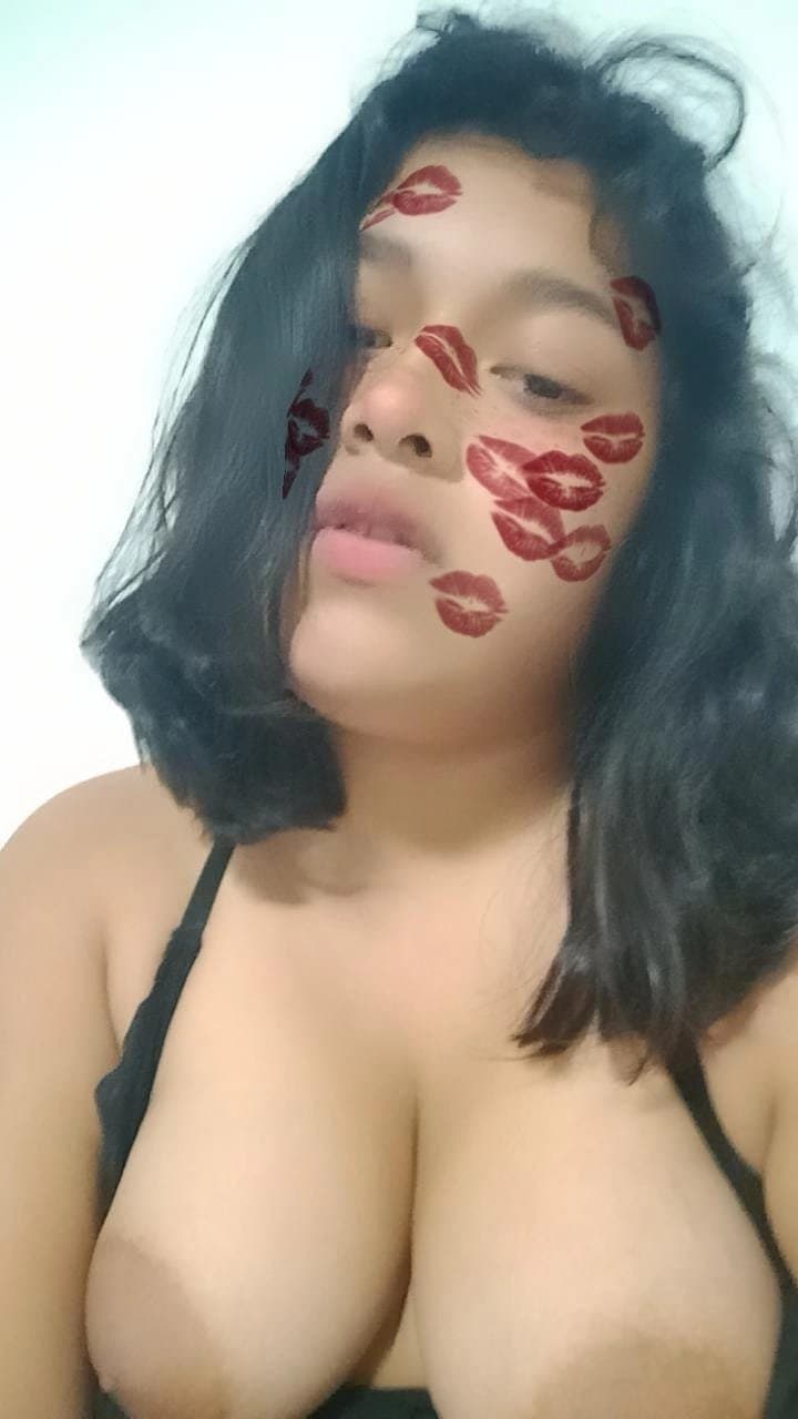 Click to view full size Between my tits I can masturbate you while I suck your cock ?❤️?