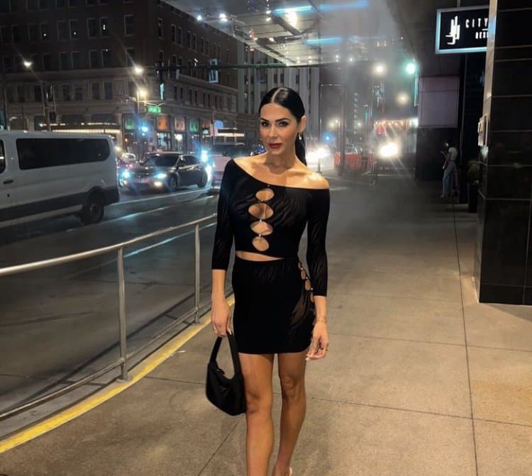 Amanda Ann Millan Fucked by Daughters Middle School Janitor for $300 Hidden Camera Public Disgrace