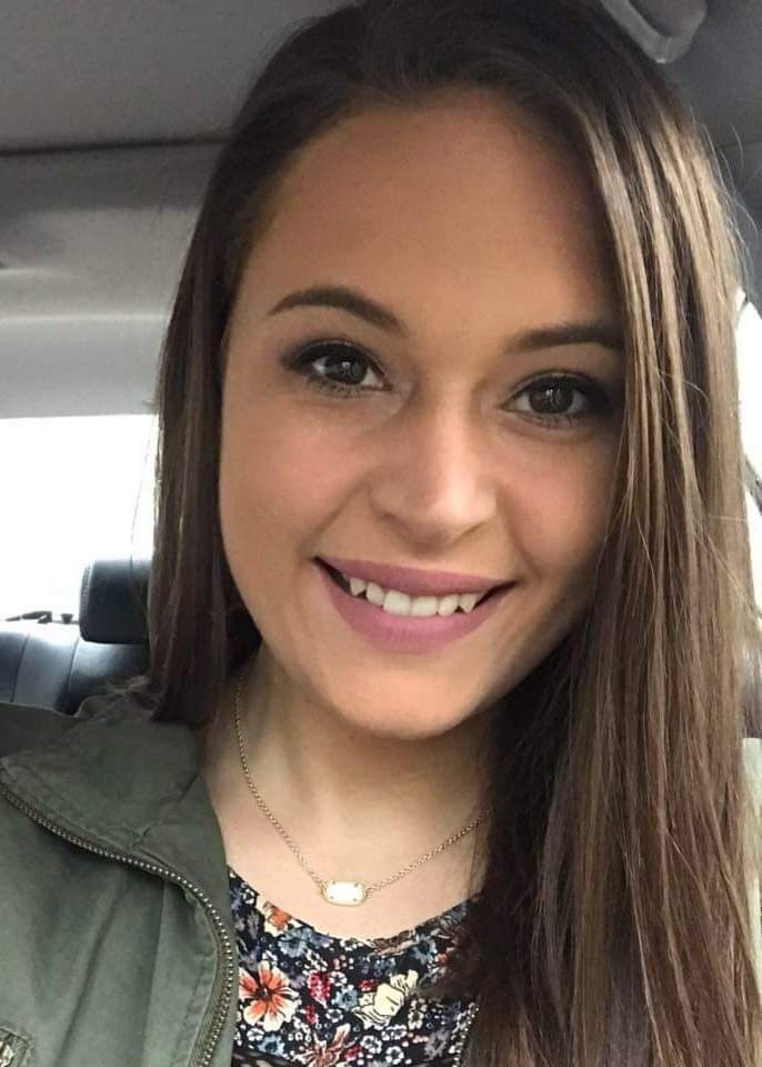 DM me to see more of this hot chick. (Non nude)