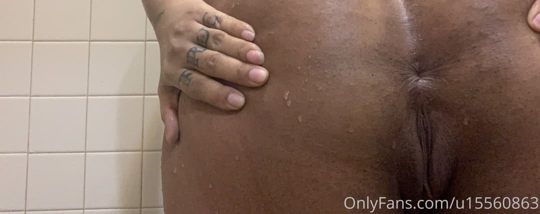 Thick redbone Bl3uLos+ spreads her pretty anus