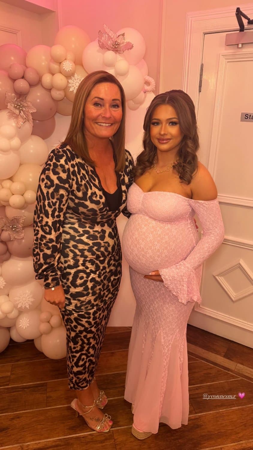 Pregnant teen Hannah big tits 2