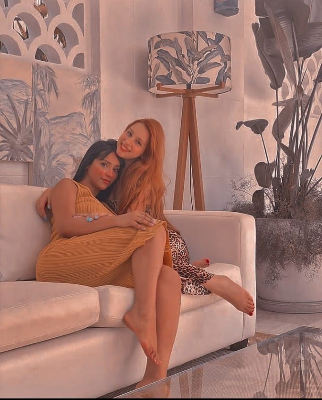 Mala Pink mãe chupando a buceta da filha