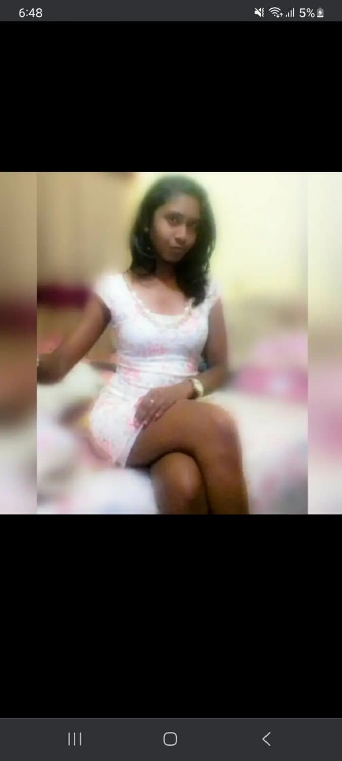 Love that my aunt shows off her body and that sexy face