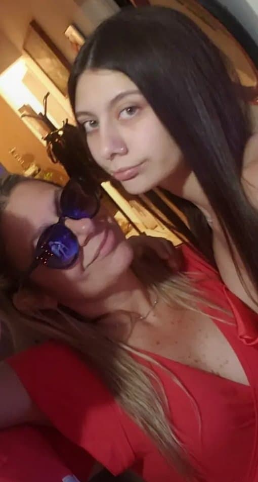 Click to view full size Mamá y nena argentina