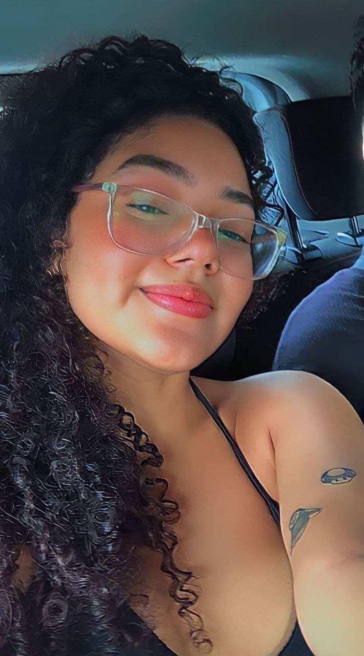 Novinha putinha dando pra dois