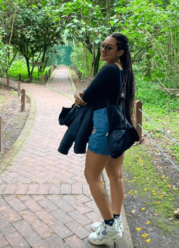 yo no doy más… esta es Katherine, mi prima afro, la culona que me tiene loco desde pelao. Esa negra