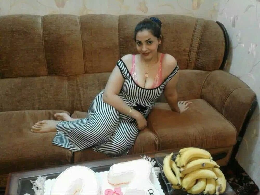 Real arabic couple shares their nudes photos