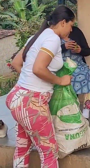 Morena fica de quatro e manda a sogra enfiar a mandioca até o talo no seu cuzinho