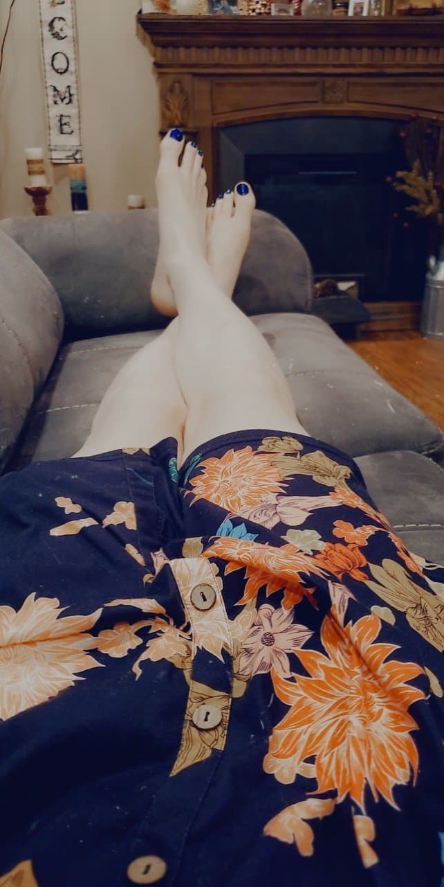 Sissy Austin Grimes Shows Off His Feminized Sissy Feet!