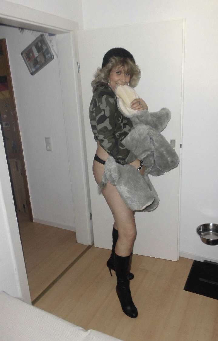 Na los nicole hauff bettelt schon danach von euch endlich gefickt zu werden sie will sperma Haben