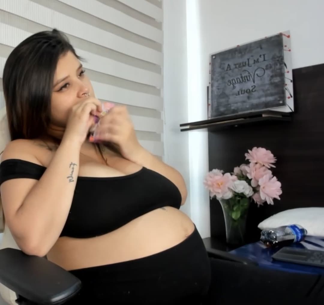 Click to view full size Pregnant Camwhores Pt. 7