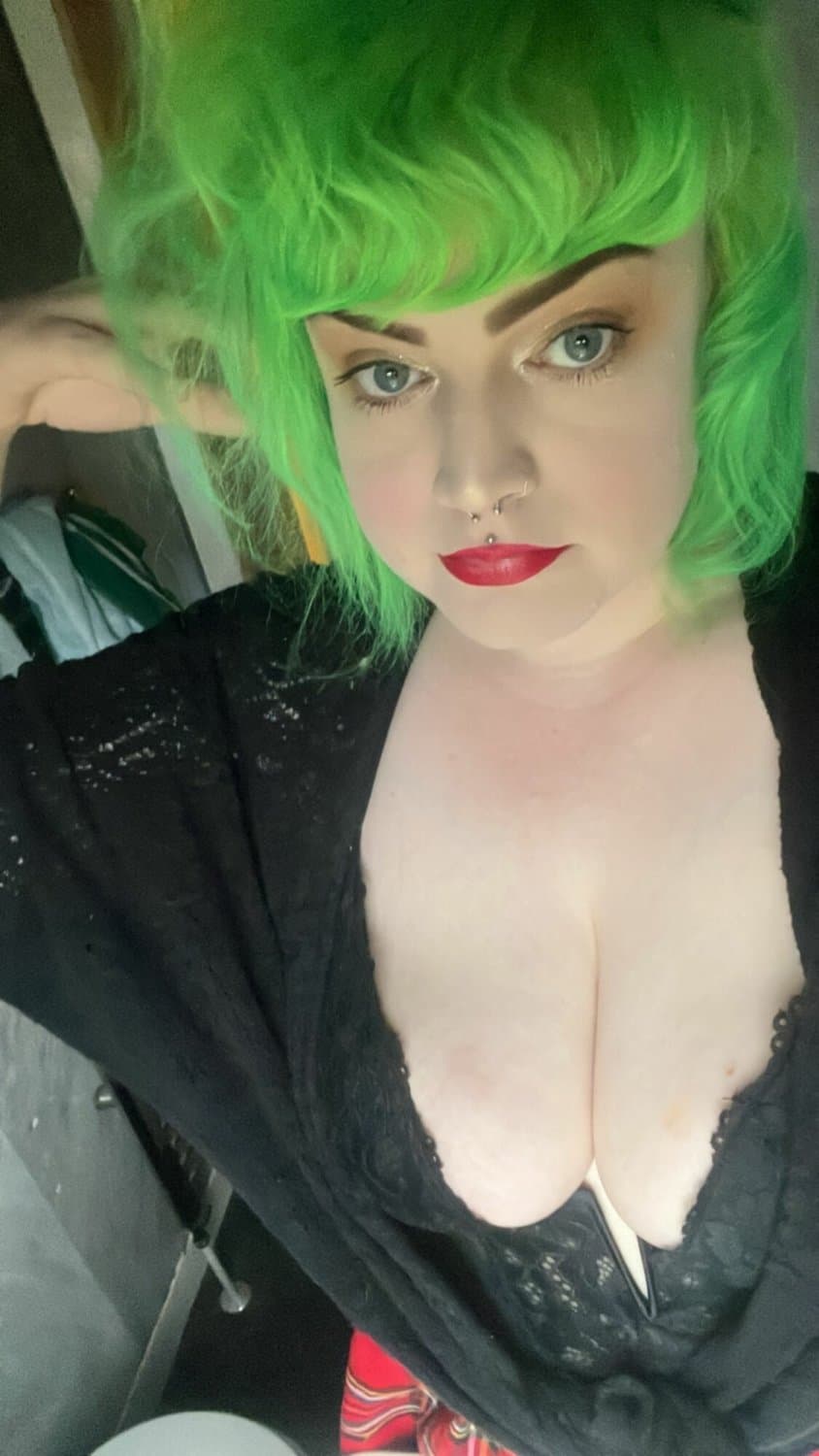 Green hair slut dm to be next